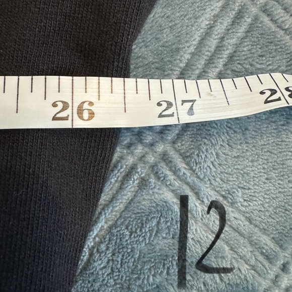 NWOT Lululemon Perfectly Oversized Cropped Crew *Stripe
Boundless Stripe Black - Picture 9 of 10